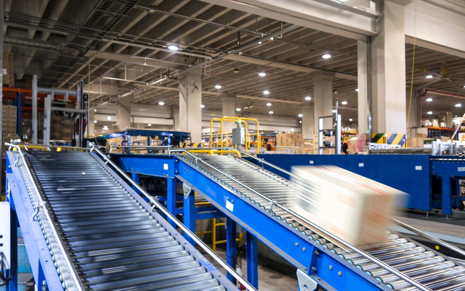 Automated Conveyor Belt in Warehouse